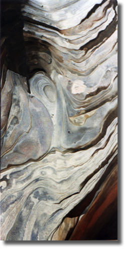 Echo Canyon 3 (2000)
76 x 152 cm
oil on canvas